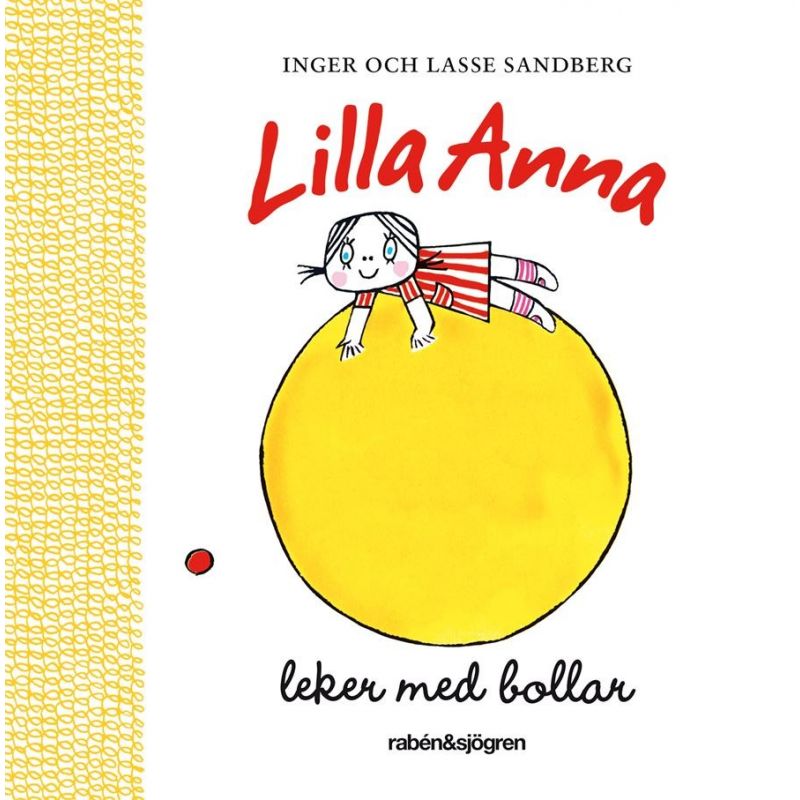 Lilla Anna leker med bollar